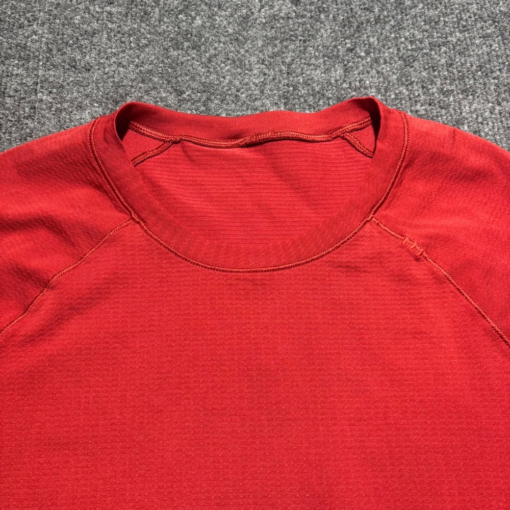 Lululemon Mens Large  Metal Vent Tech Short Sleeve Shirt Red Workout Top